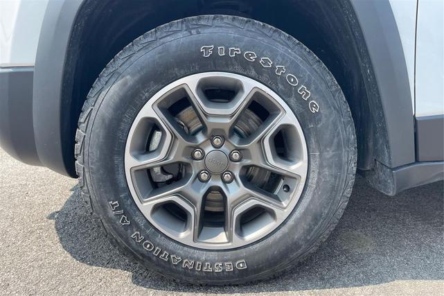 Photo of 2022 Bright White Clearcoat Jeep Cherokee