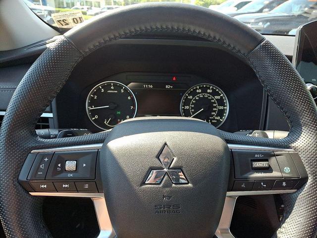 Photo of 2022 Mercury Gray Metallic Mitsubishi Outlander