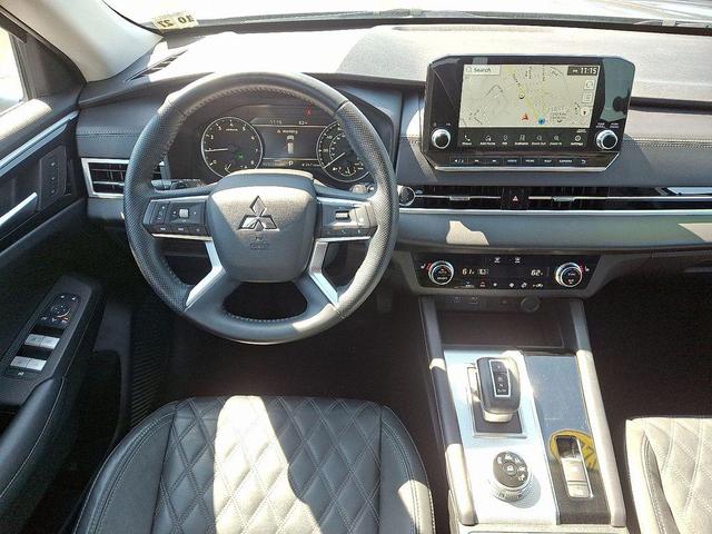 Photo of 2022 Mercury Gray Metallic Mitsubishi Outlander