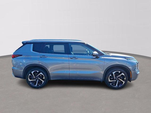 Photo of 2022 Mercury Gray Metallic Mitsubishi Outlander