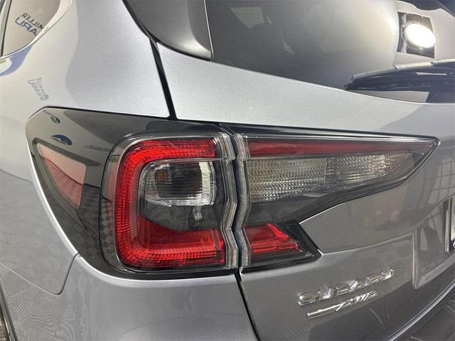 Photo of 2022 Ice Silver Metallic Subaru Outback