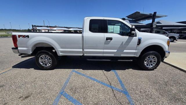 Photo of 2017 Oxford White Ford F-350
