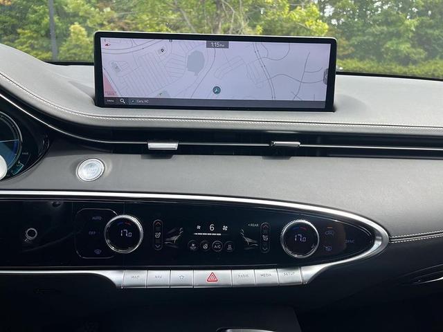 Photo of 2025 Uyuni White Genesis Electrified GV70