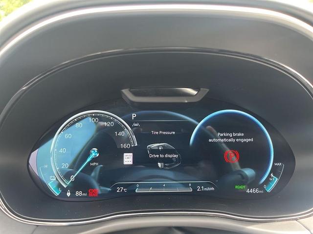 Photo of 2025 Uyuni White Genesis Electrified GV70