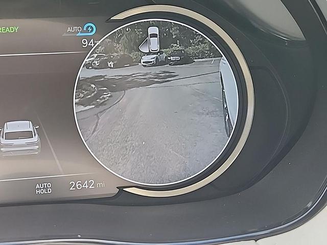 Photo of 2024 Uyuni White Genesis Electrified GV70