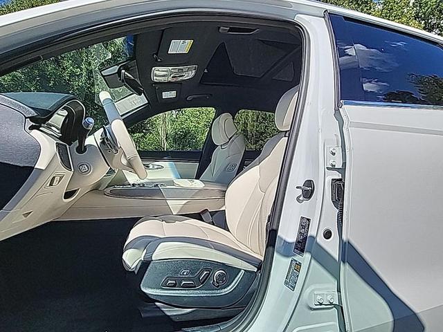 Photo of 2024 Uyuni White Genesis Electrified GV70