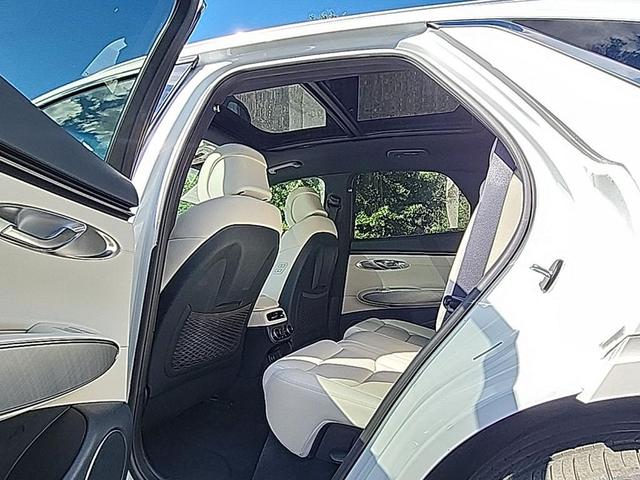 Photo of 2024 Uyuni White Genesis Electrified GV70