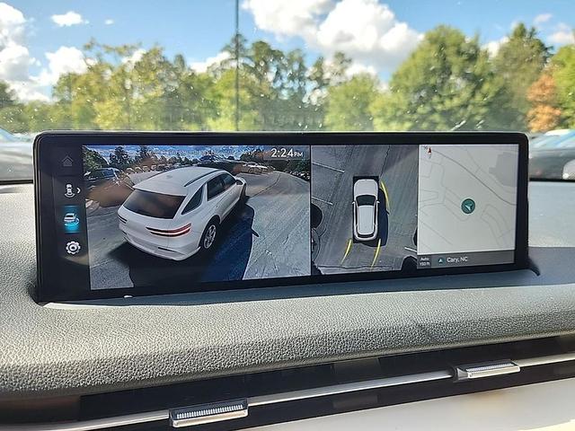 Photo of 2024 Uyuni White Genesis Electrified GV70
