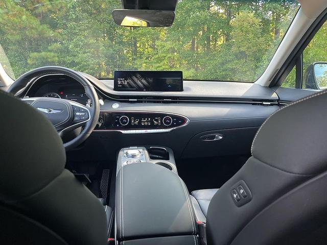 Photo of 2024 Vik Black Genesis Electrified GV70