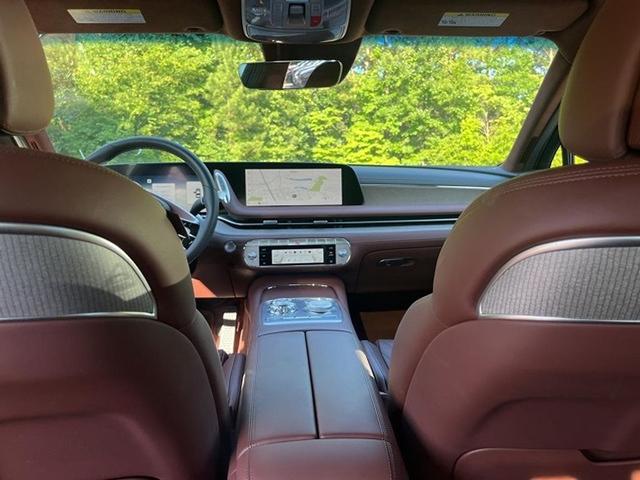 Photo of 2024 Makalu Gray Genesis G90