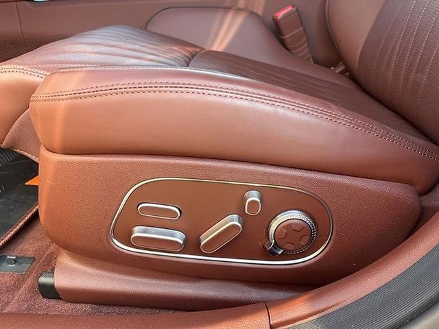Photo of 2024 Makalu Gray Genesis G90