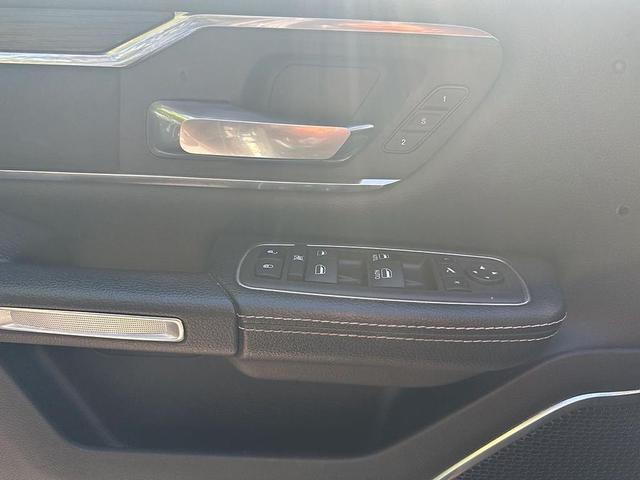Photo of 2024 Granite Crystal Metallic Clearcoat RAM 1500