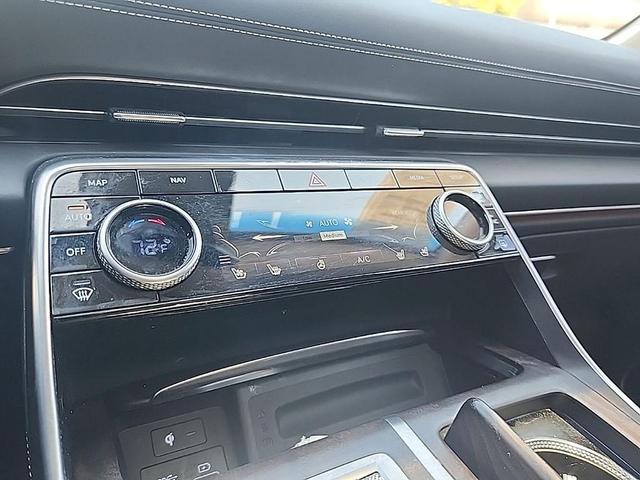 Photo of 2024 Vik Black Genesis GV80