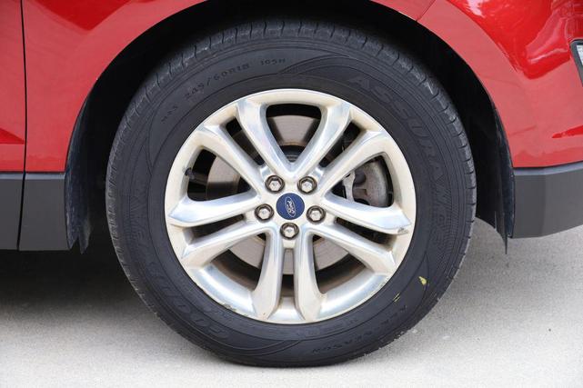 Photo of 2015 Ruby Red Metallic Tinted Clearcoat Ford Edge