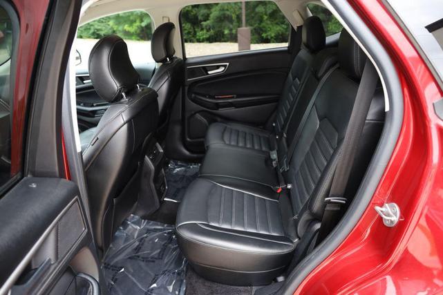 Photo of 2015 Ruby Red Metallic Tinted Clearcoat Ford Edge