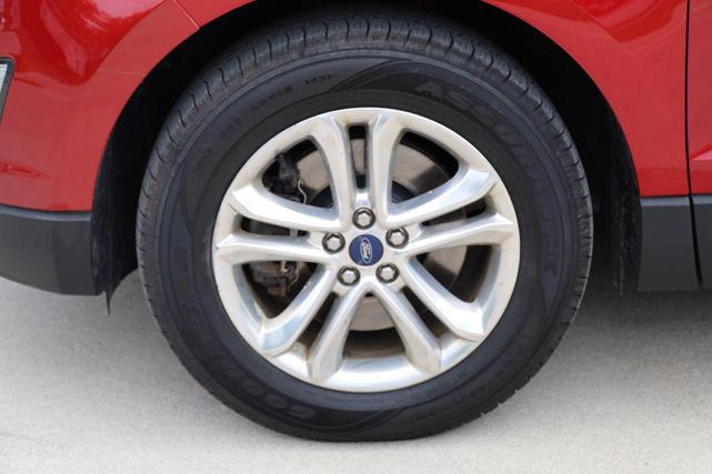 Photo of 2015 Ruby Red Metallic Tinted Clearcoat Ford Edge