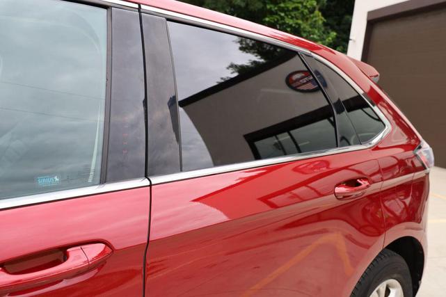 Photo of 2015 Ruby Red Metallic Tinted Clearcoat Ford Edge