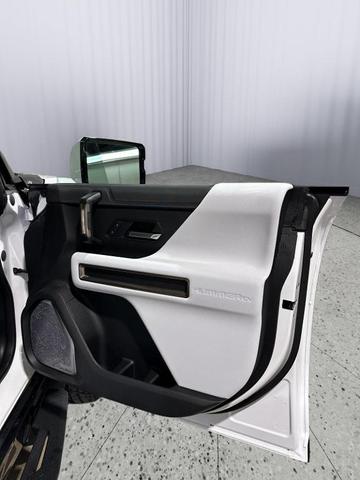 Photo of 2025 White GMC HUMMER EV Pickup
