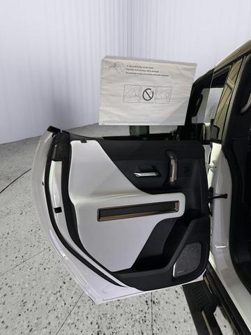Photo of 2025 White GMC HUMMER EV Pickup