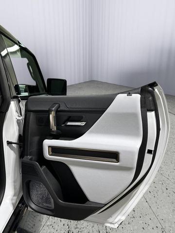 Photo of 2025 White GMC HUMMER EV Pickup
