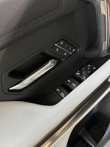 Photo of 2025 White GMC HUMMER EV Pickup