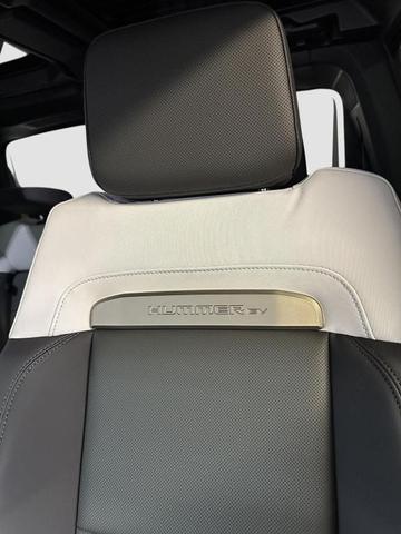 Photo of 2025 White GMC HUMMER EV Pickup