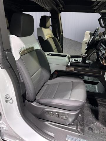 Photo of 2025 White GMC HUMMER EV Pickup