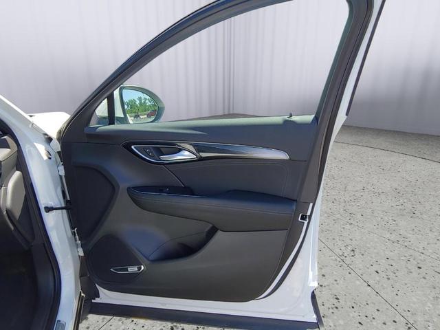 Photo of 2025 Summit White Buick Envision