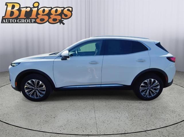 Photo of 2025 Summit White Buick Envision