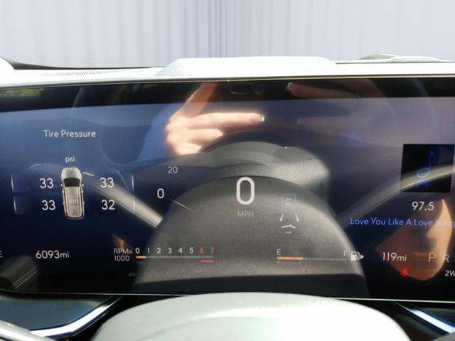 Photo of 2025 Summit White Buick Envision