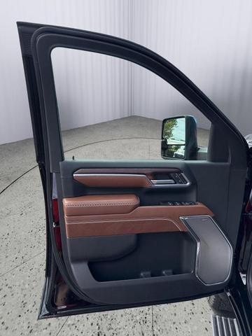 Photo of 2025 Onyx Black GMC Sierra 2500