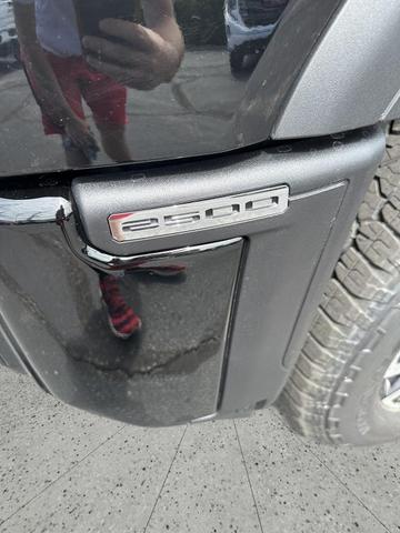 Photo of 2025 Onyx Black GMC Sierra 2500
