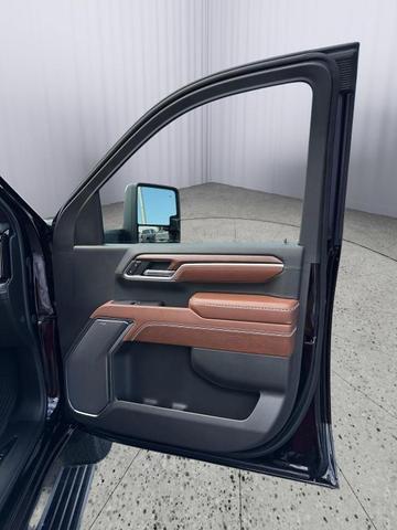 Photo of 2025 Onyx Black GMC Sierra 2500