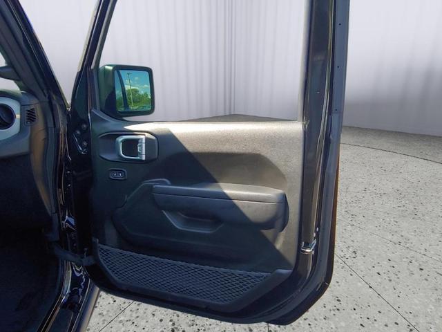 Photo of 2024 Black Clearcoat Jeep Gladiator