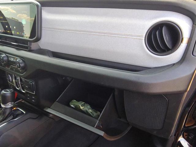 Photo of 2024 Black Clearcoat Jeep Gladiator