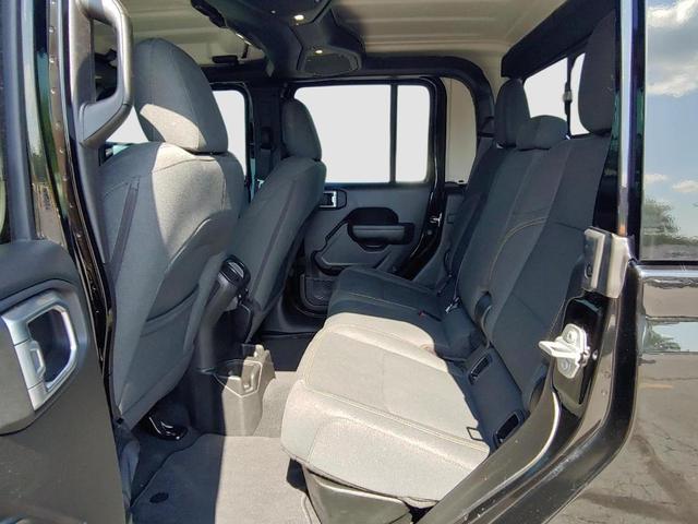 Photo of 2024 Black Clearcoat Jeep Gladiator