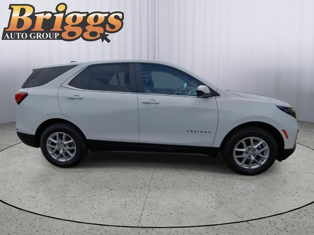 Photo of 2023 Summit White Chevrolet Equinox