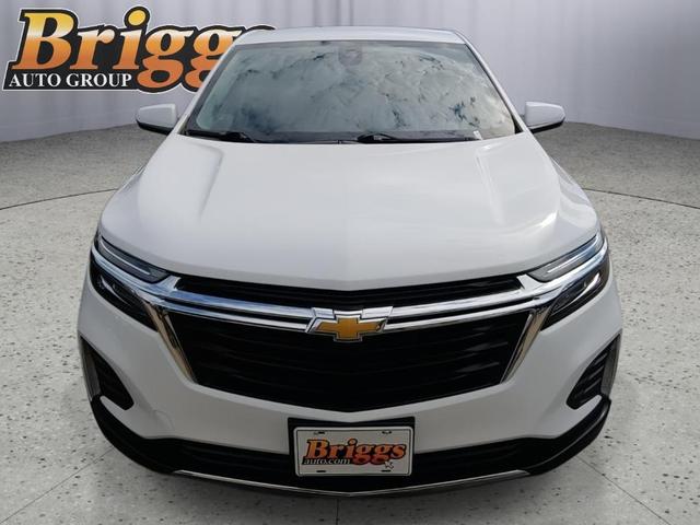 Photo of 2023 Summit White Chevrolet Equinox
