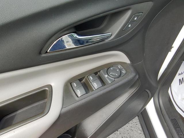 Photo of 2023 Summit White Chevrolet Equinox