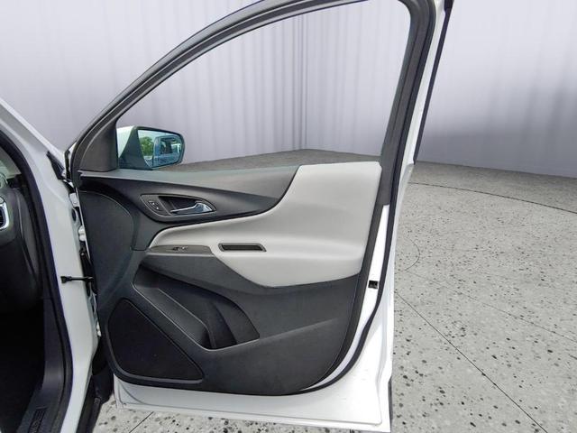 Photo of 2023 Summit White Chevrolet Equinox