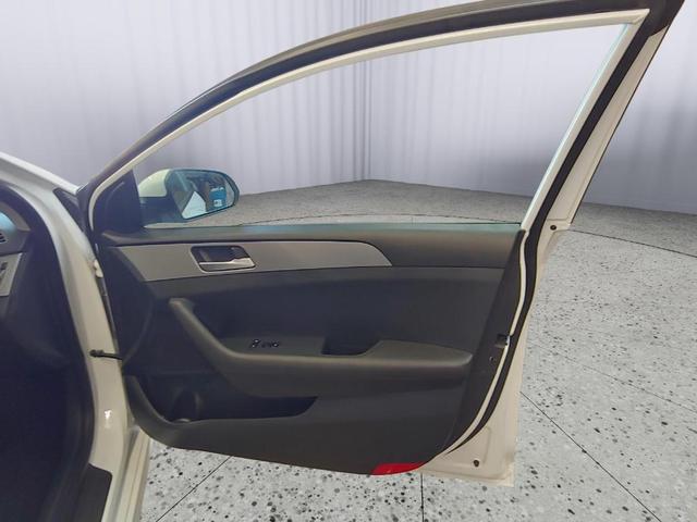 Photo of 2018 Quartz White Pearl Hyundai SONATA