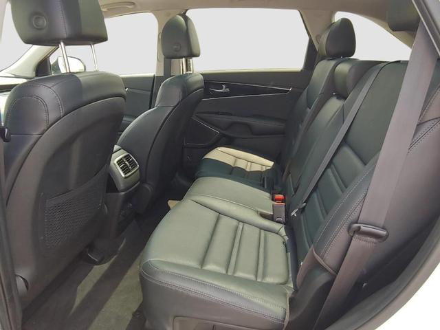 Photo of 2020 Snow White Pearl Kia Sorento