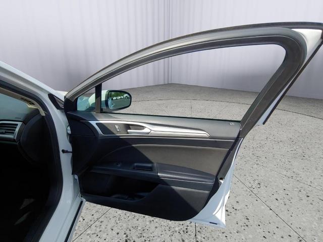 Photo of 2019 Oxford White Ford Fusion
