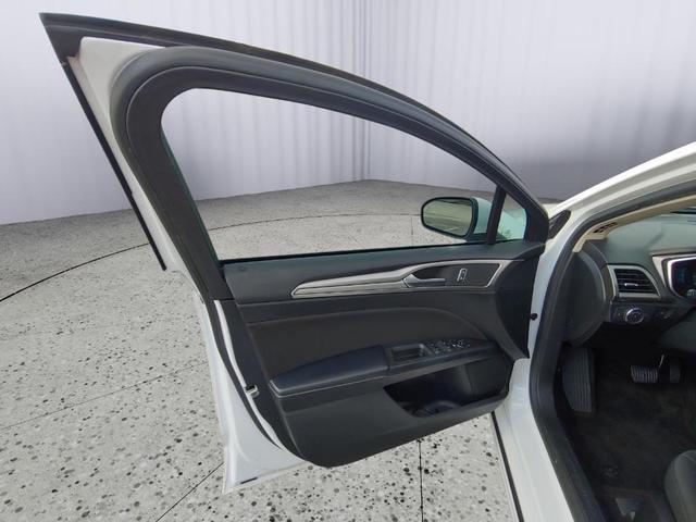 Photo of 2019 Oxford White Ford Fusion