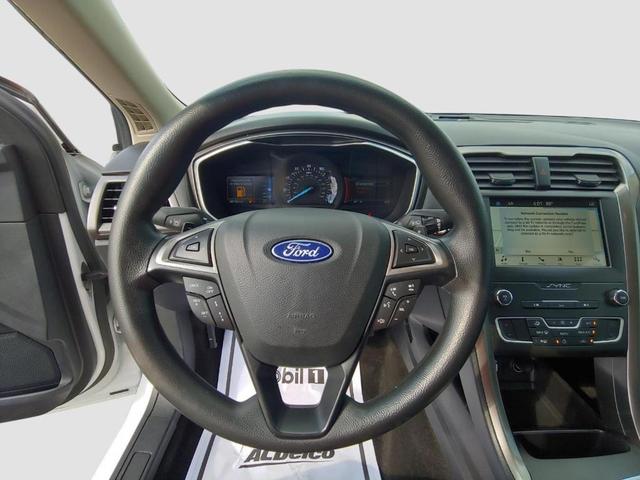Photo of 2019 Oxford White Ford Fusion