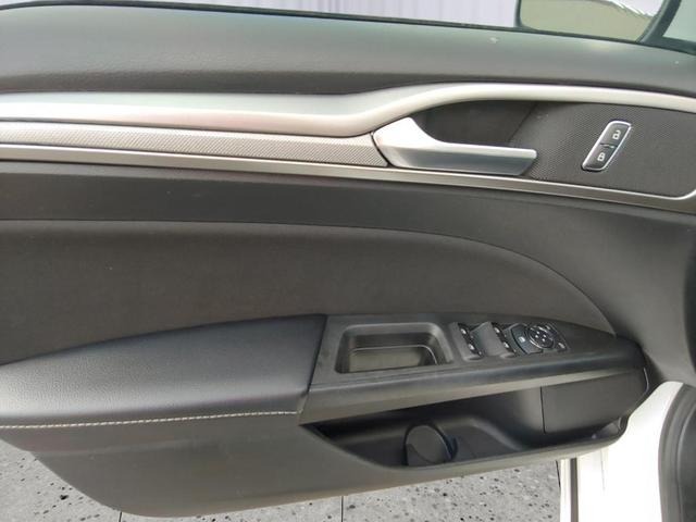 Photo of 2019 Oxford White Ford Fusion