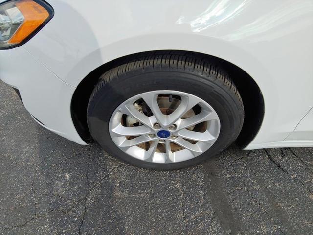 Photo of 2019 Oxford White Ford Fusion