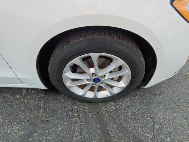 Photo of 2019 Oxford White Ford Fusion