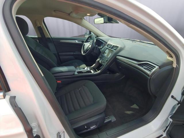 Photo of 2019 Oxford White Ford Fusion