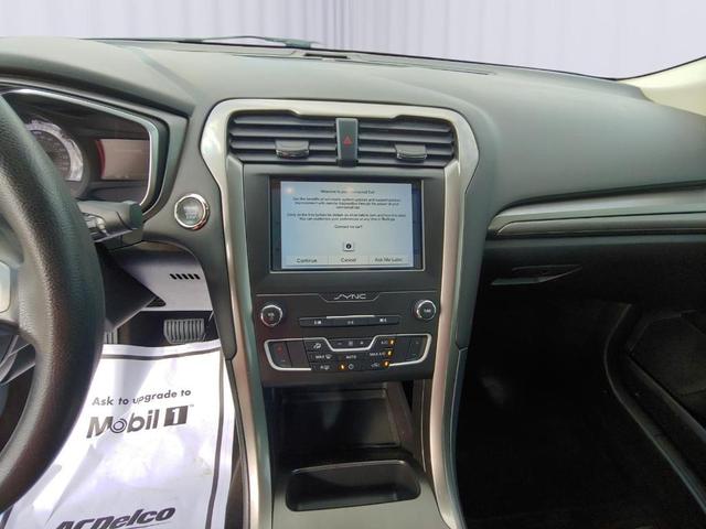 Photo of 2019 Oxford White Ford Fusion